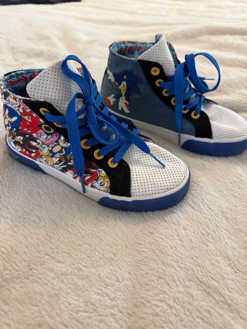 Kids Sonic the Hedgehog High-Top Sneakers, size 1